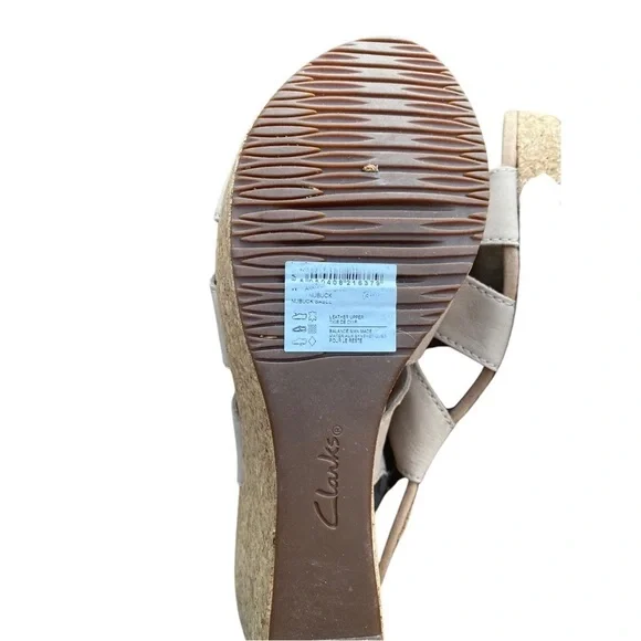 Clarks Cream Wedge Shoes with Cut-Out Design - Picture 7 of 7